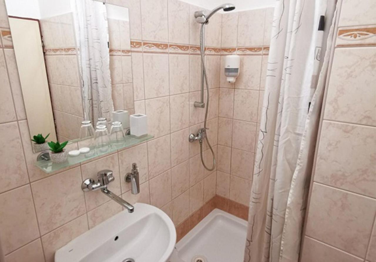 Hotel Preveza สปิชสกา โนวา เวส ภายนอก รูปภาพ