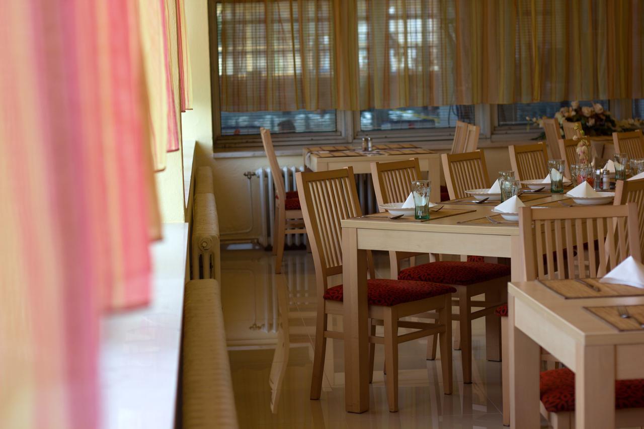 Hotel Preveza สปิชสกา โนวา เวส ภายนอก รูปภาพ