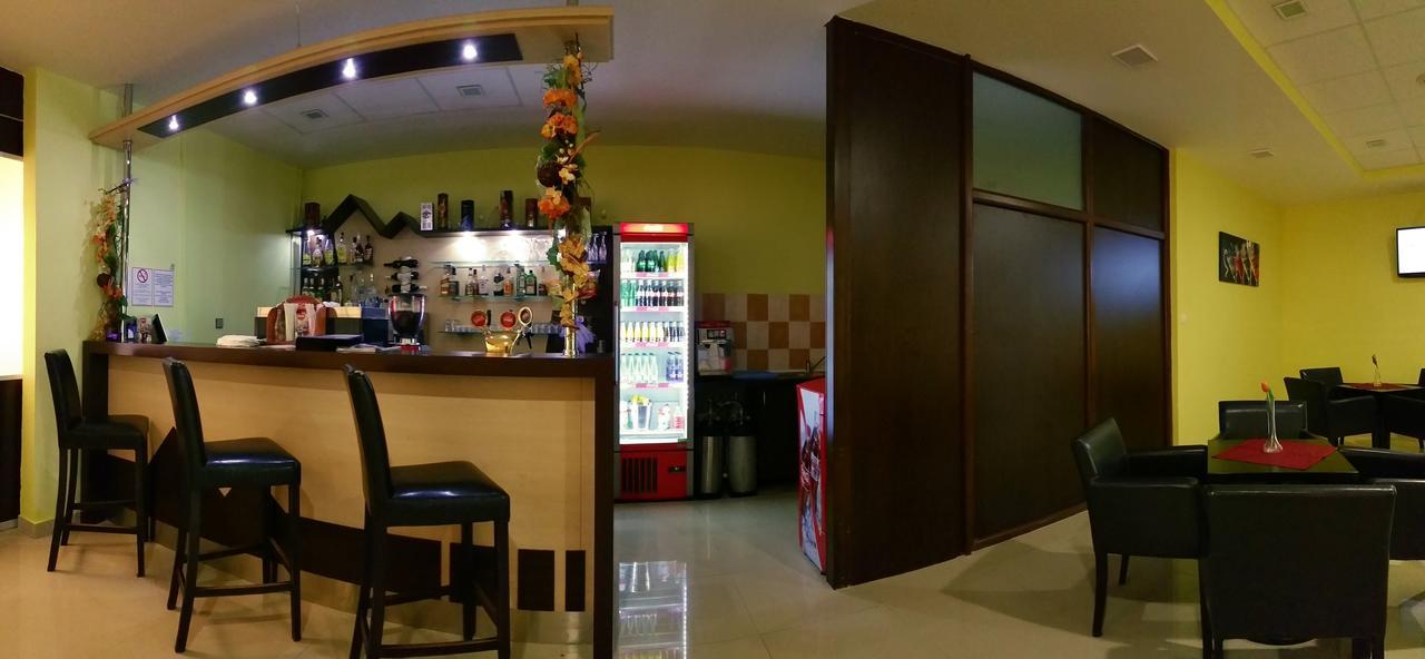 Hotel Preveza สปิชสกา โนวา เวส ภายนอก รูปภาพ